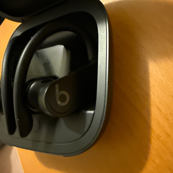 Beats by Dre Powerbeats Pro - Black - Picture 4 of 5